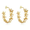 Brinco de Argola Flor Lírio Dourado e Pérolas