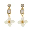 Brinco de Flor Acácia Off White Strass White Opal
