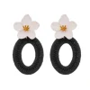 Brinco de Flor Verbena Branco e Preto