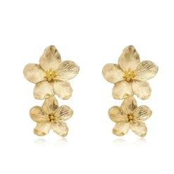 Brinco Flor Amarílis Dourado Piuka