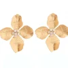 Brinco Piuka Flor Magnólia Dourado