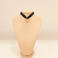 Choker Luma Veludo Preto Coração Folheado a Ouro 18k
