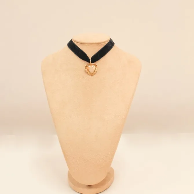 Choker Luma Veludo Preto Coração Folheado a Ouro 18k