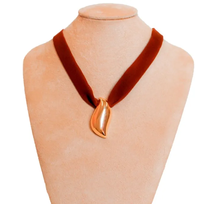Colar Skye Marrom Pingente Orgânico Folheado a Ouro 18k