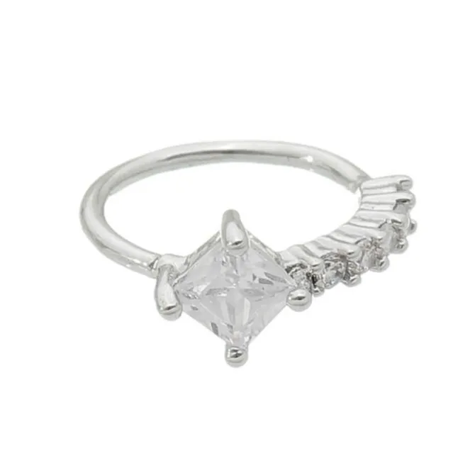 Piercing de Furo Argola Torção 8mm Cora Zircônias Prata